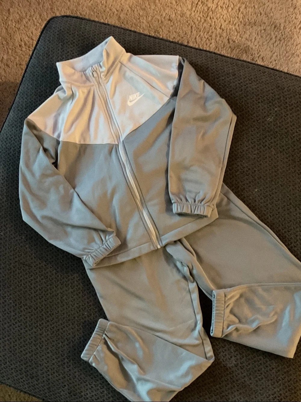 Boys Nike Kids Gray Two-Piece Zip Dri -fit Tracksuit. Size M